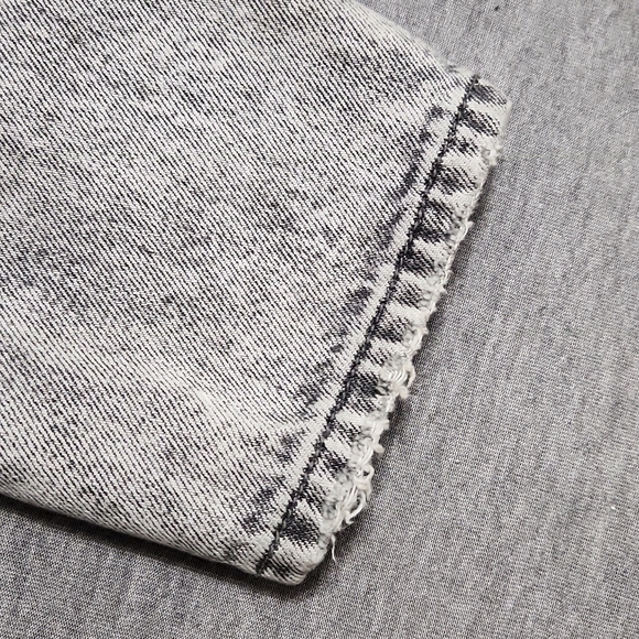 American Eagle Outfitters Gray Acid Wash Ripped High Rise Baggy Taper Mom Jeans - Picture 15 of 15